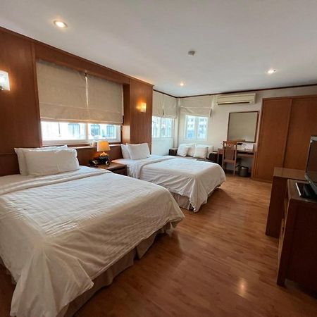 Jhouse Thonglor Hotel Bangkok Exterior photo