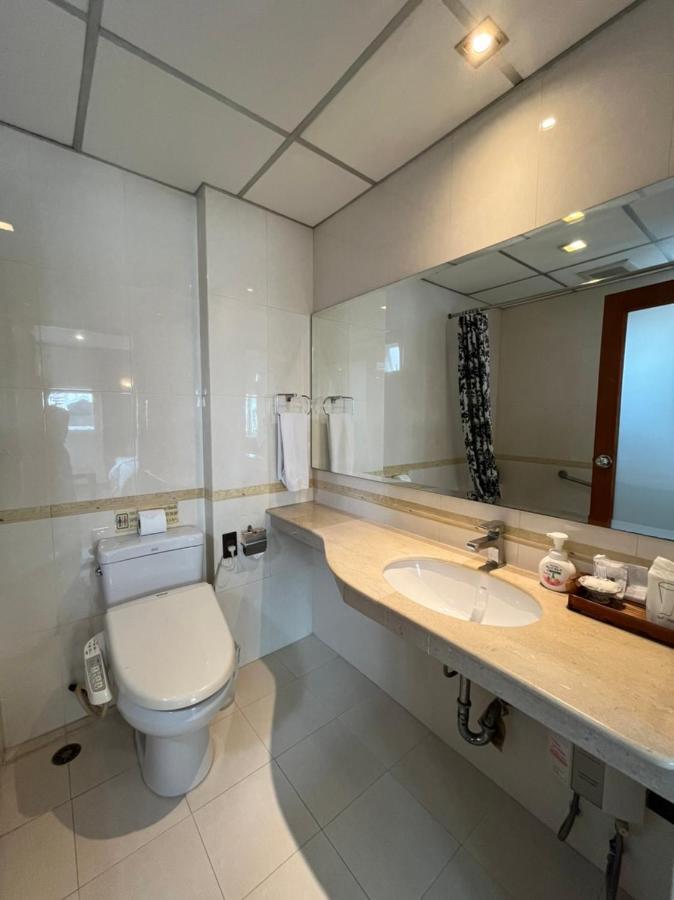 Jhouse Thonglor Hotel Bangkok Exterior photo