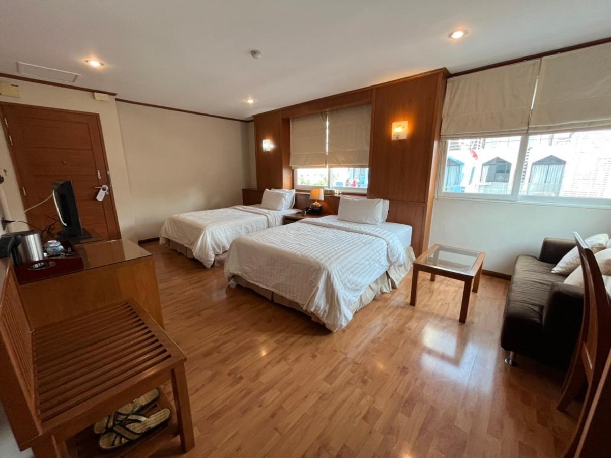 Jhouse Thonglor Hotel Bangkok Exterior photo