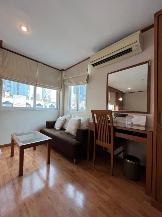 Jhouse Thonglor Hotel Bangkok Exterior photo